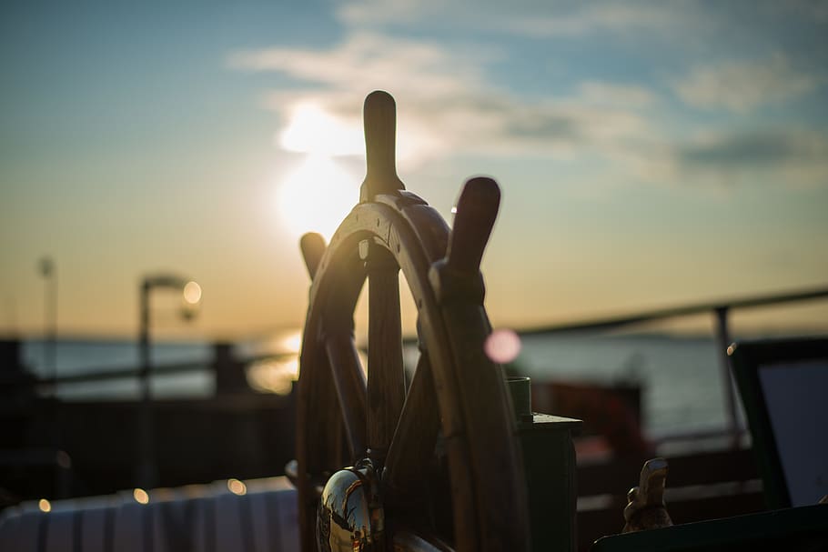 still, items, things, stirring, wheel, boat, yacht, reflection HD wallpaper