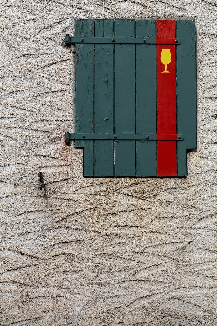 closed wooden window, wall, mailbox, letterbox, flagstone, path HD wallpaper