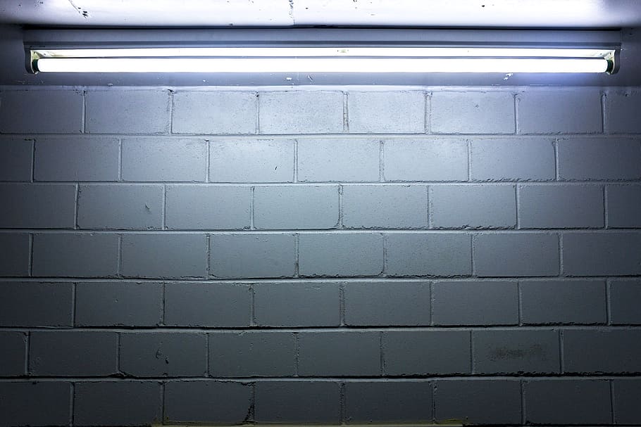 light, industrial, brick wall, strob, wall - building feature HD wallpaper