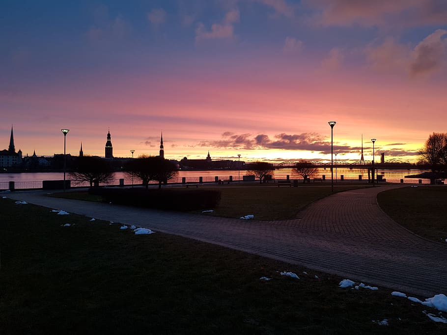 Cloudy Blue and Orange Sky over Park, city, clouds, dawn, evening HD wallpaper