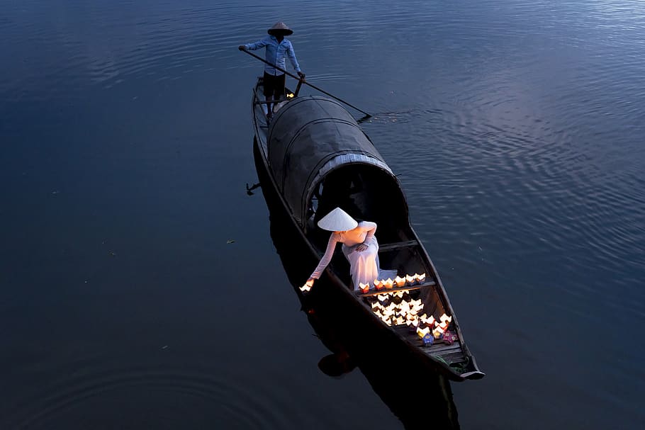 Woman Putting Candles on Water, action, ao dai, boat, boatman, HD wallpaper