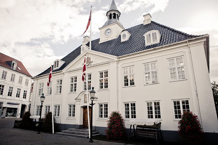 White Concrete Building, architecture, city hall, facade, town HD wallpaper
