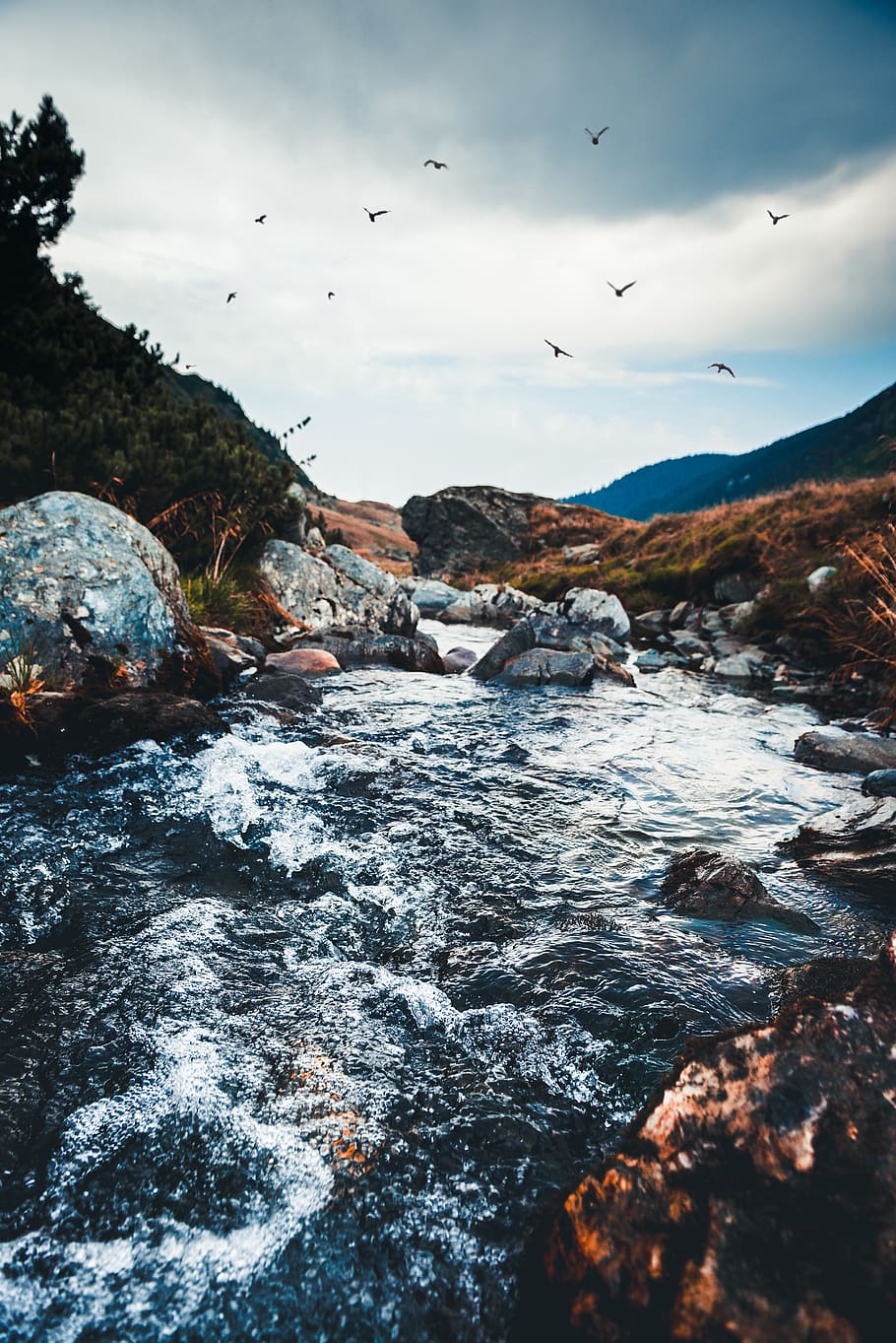 river surrounded by rocks, water, sky, nature, beauty in nature HD wallpaper
