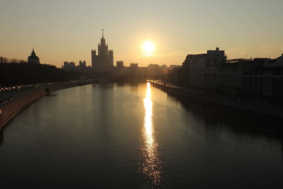 building, sunrise, river, reflection, silhouette, quay, moscow HD wallpaper