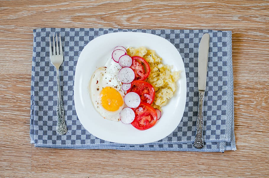 Egg With Vegetable Dish, cuisine, cutlery, delicious, eggs, food HD wallpaper