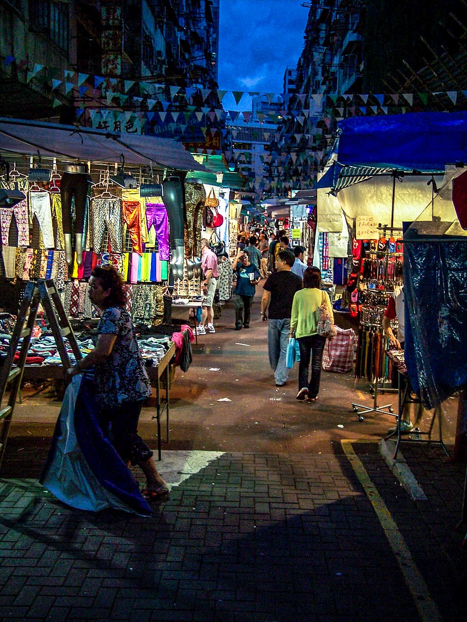 Восточный базар магазин одежды. Люди на рынке. Восточный рынок фото. Bazaar shopping. Humans market