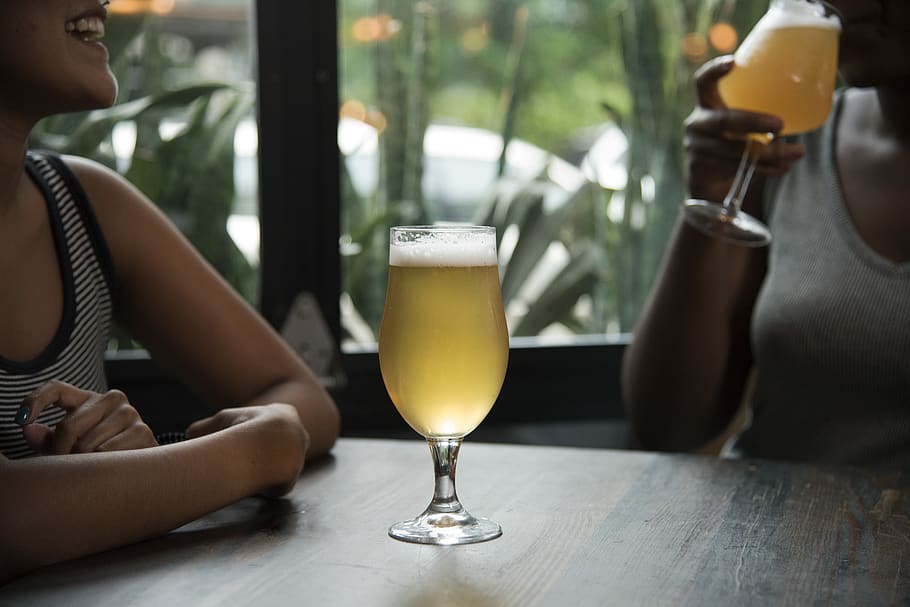 Woman Drinking Beer, alcoholic beverage, bar, bruges beer glass HD wallpaper