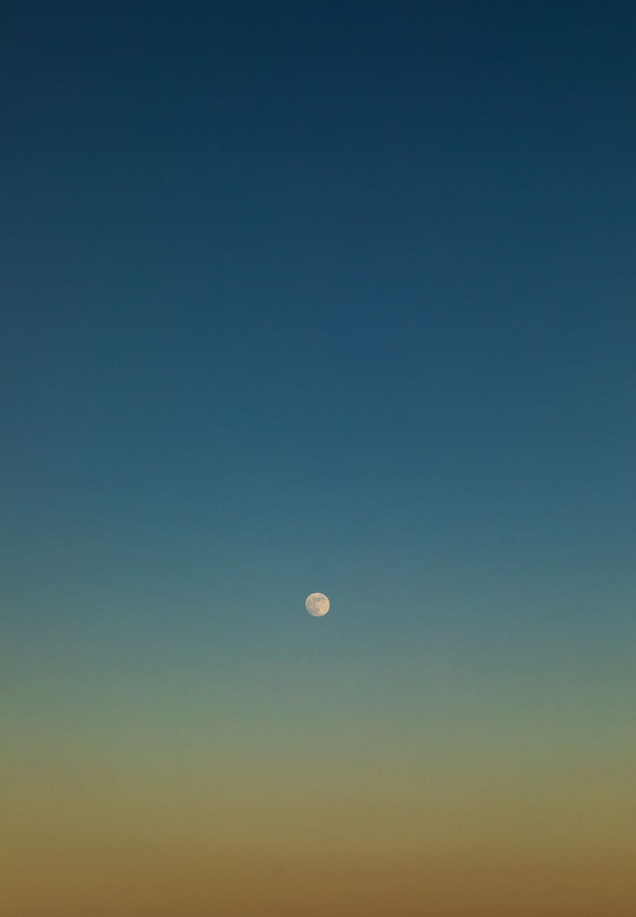 white moon, minimalist, moon rise, colourful, colorful sky, colourful sky HD wallpaper