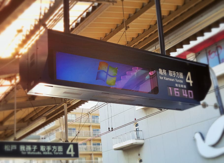 microsoft, windows, bug, blue, screen, train, station, tokyo HD wallpaper