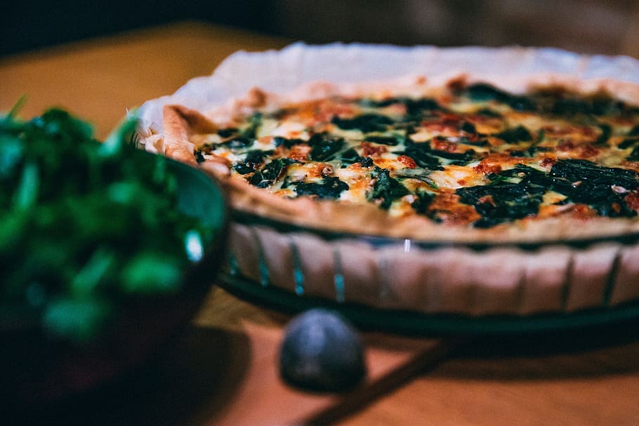 Close-up plated spinach quiche on the table, cooking, dairy, dish HD wallpaper
