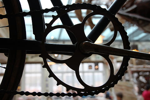 Close-up of a Gear, bicycle, bicycle frame, blur, chain, chain-link HD wallpaper