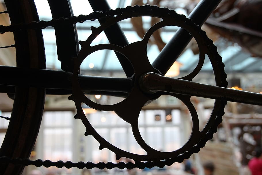 Close-up of a Gear, bicycle, bicycle frame, blur, chain, chain-link HD wallpaper