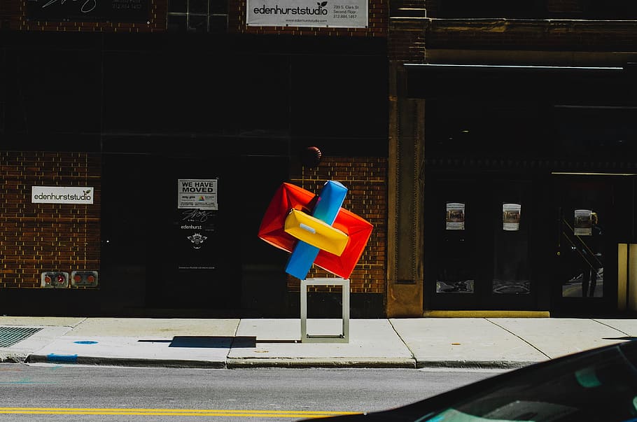 decor outside establishment, yellow, blue, red, design, downtown HD wallpaper
