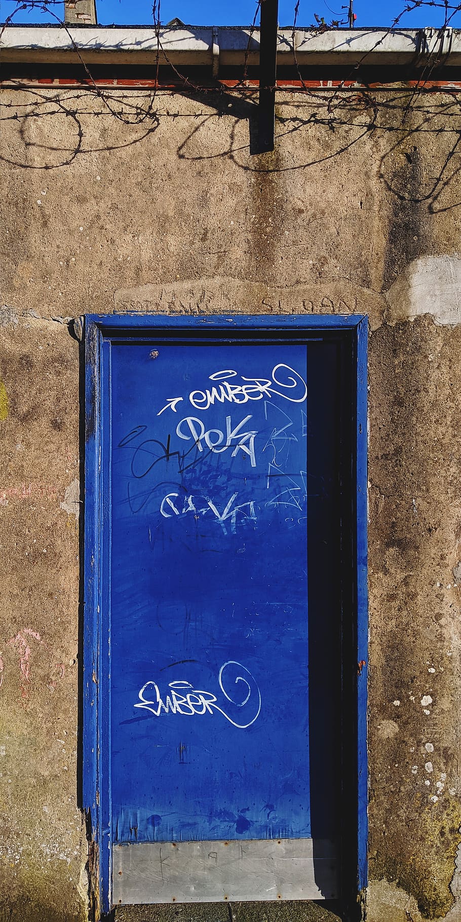 door, text, blackboard, door, street, graffiti, slate, handwriting, HD wallpaper