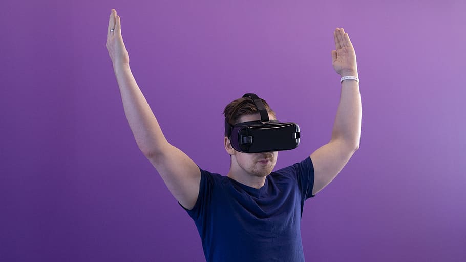 Photography of Man Using Virtual Reality Headset, adult, boy, HD wallpaper