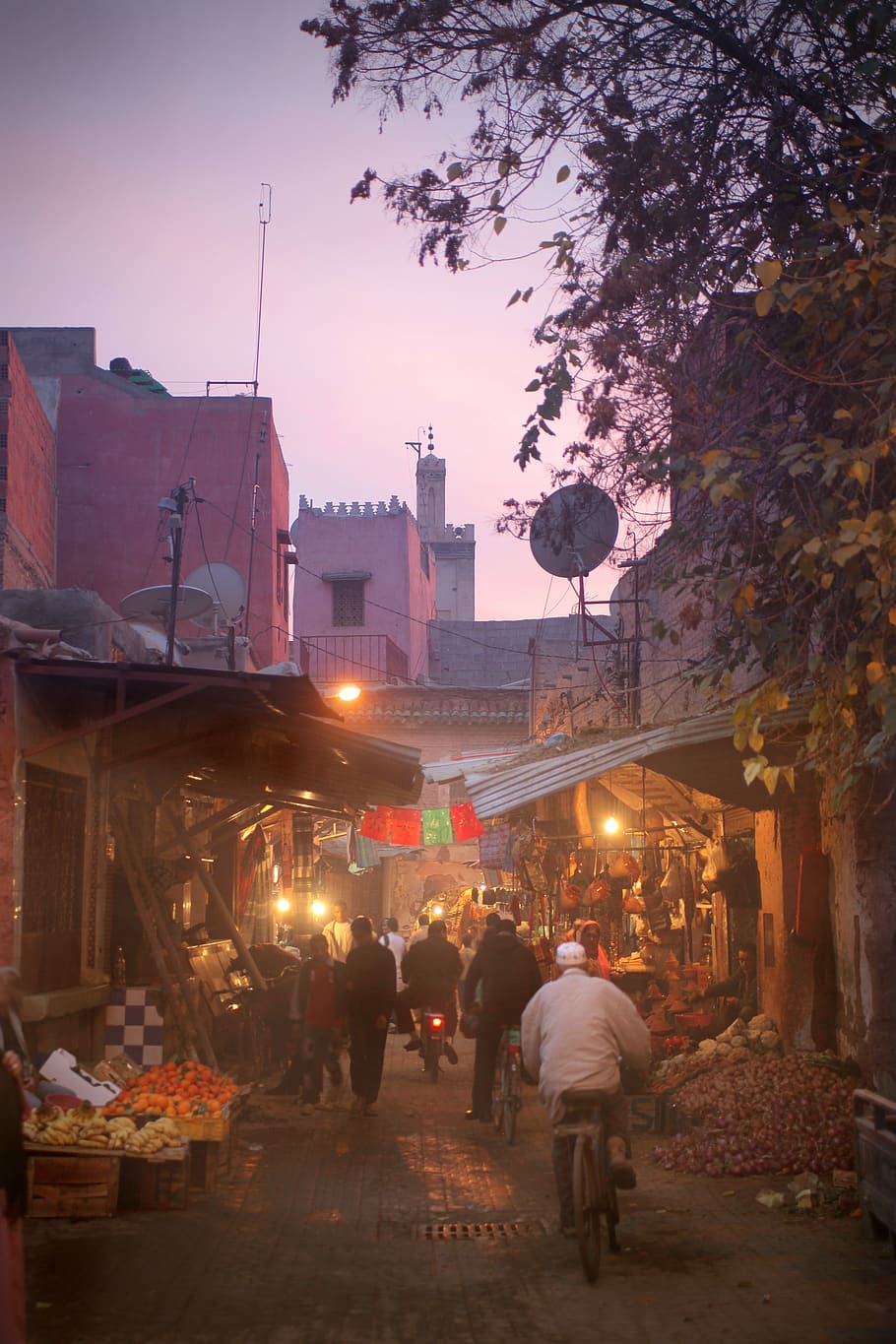 Photo of People on Marketplace, bicycles, bicycling, commerce HD wallpaper