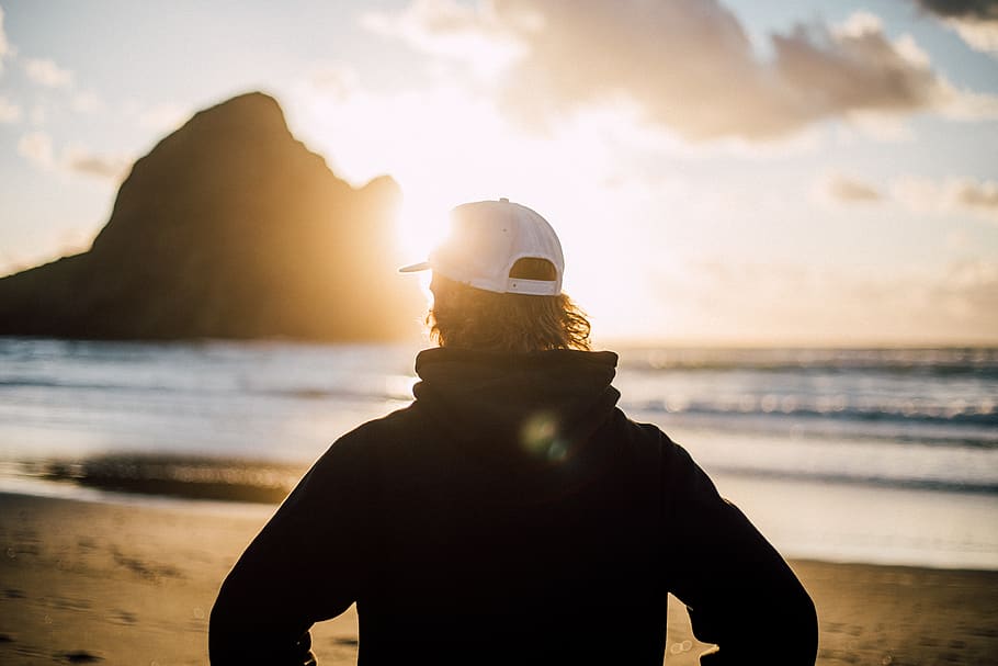 man standing on shore, person, human, light, flare, sunlight HD wallpaper