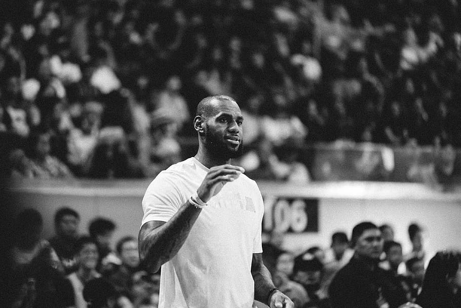 Featured image of post Iphone Lebron James Wallpaper Black And White / You can download and install the wallpaper as well as use it for your desktop computer computer.