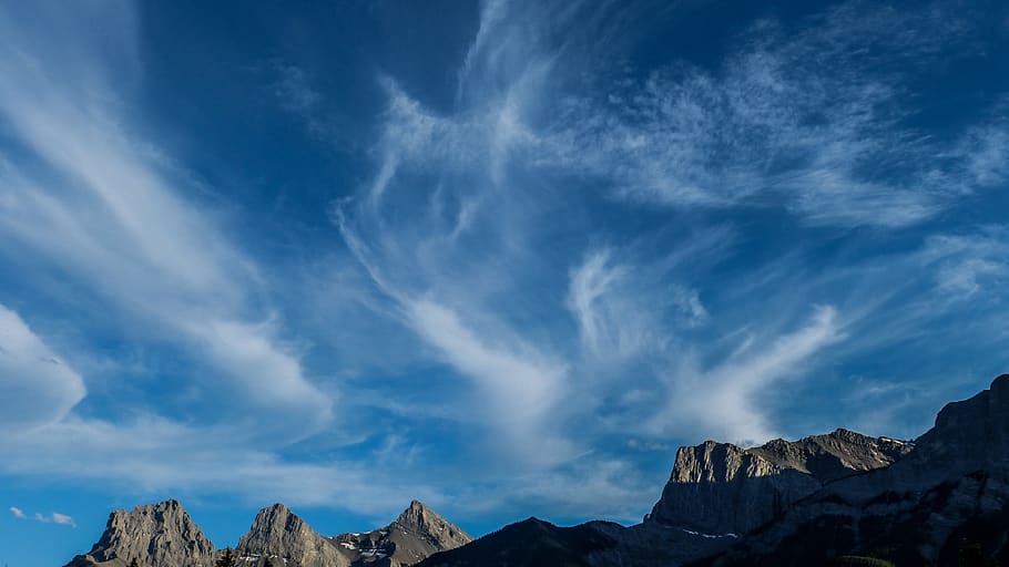 rock mountains under cirrus clouds, sky, nature, outdoors, canmore HD wallpaper