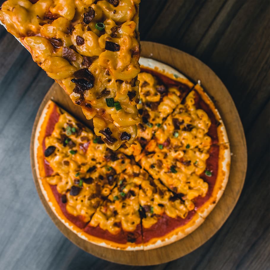 pizza on plate, food, singapore, slice of pizza, bread, cornbread HD wallpaper