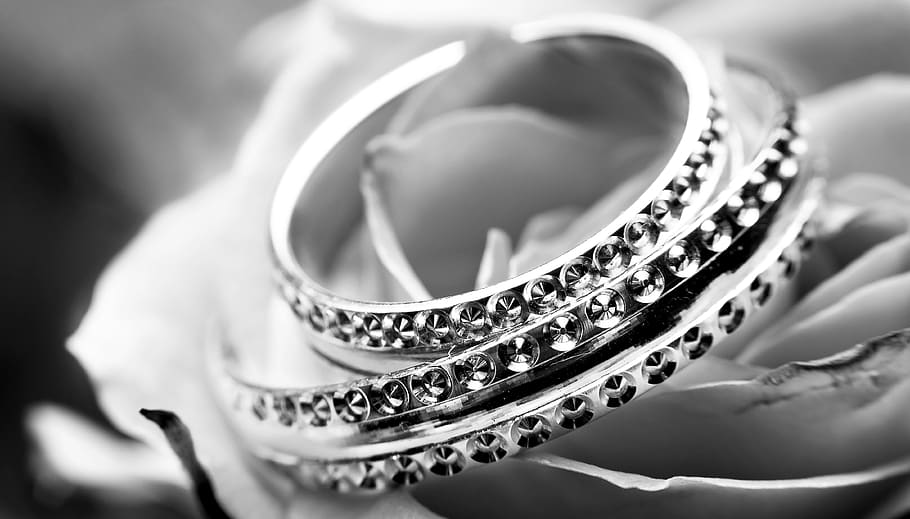 Silver-colored Ring, black-and-white, close-up, diamond, jewellery, HD wallpaper