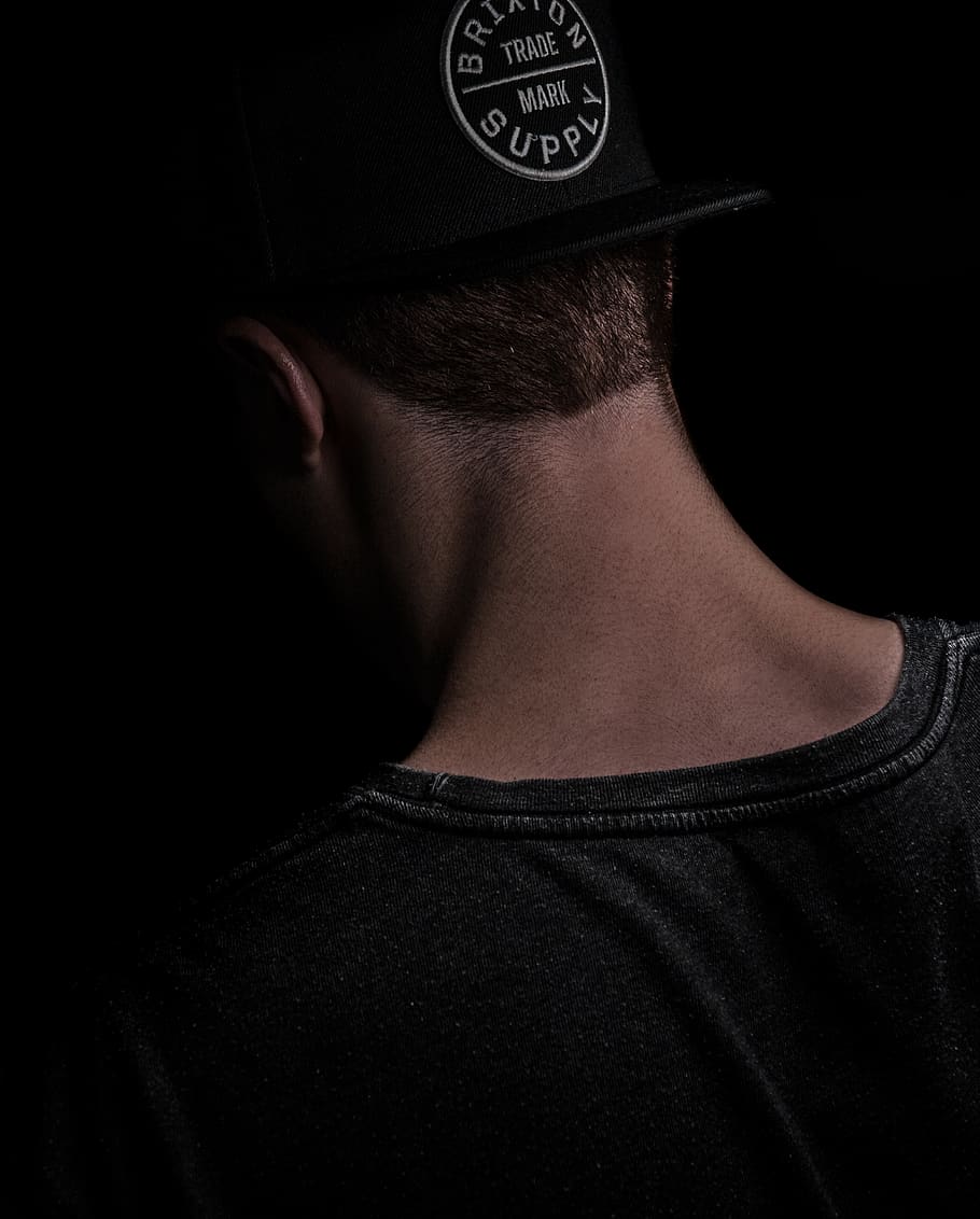 Men's Gray Shirt and Black Fitted Cap, adult, athlete, back view, HD wallpaper
