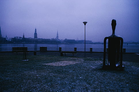 Sculpture and city, alone, beautiful, bench, blue, cold, depressed HD wallpaper