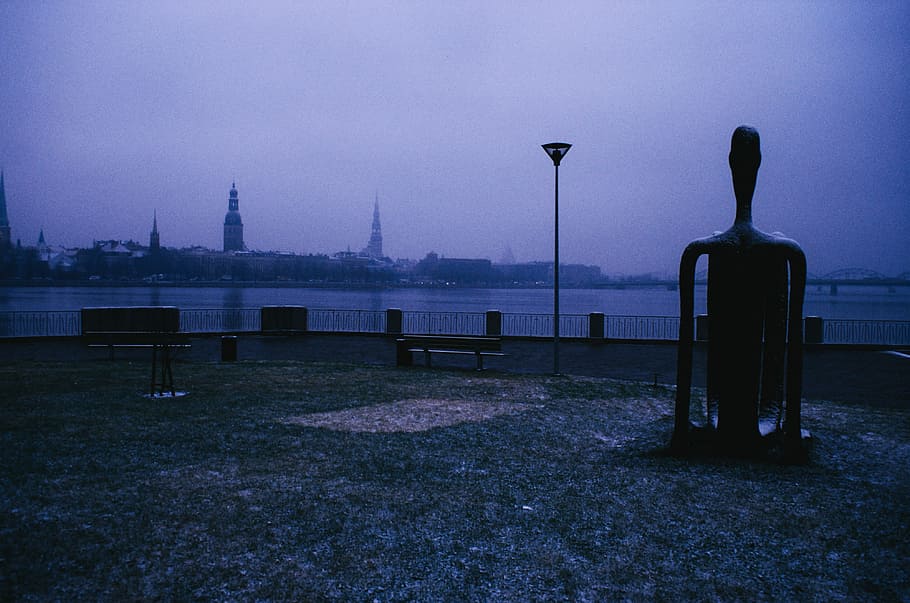 Sculpture and city, alone, beautiful, bench, blue, cold, depressed HD wallpaper