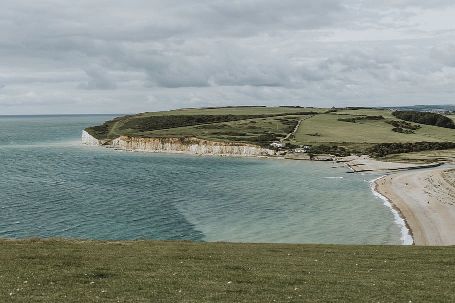 Aerial Photography of Island, bay, beach, beautiful, chalk cliffs HD wallpaper