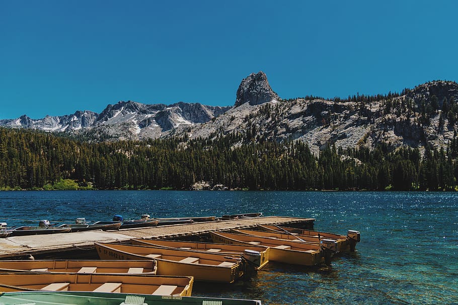 lake, pond, forest, mountains, snow, dock, boats, harbor, mammoth HD wallpaper