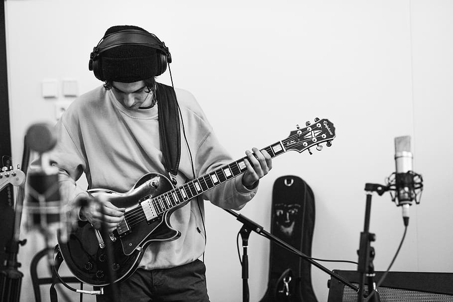 man playing guitar inside a studio, music, musical instrument HD wallpaper