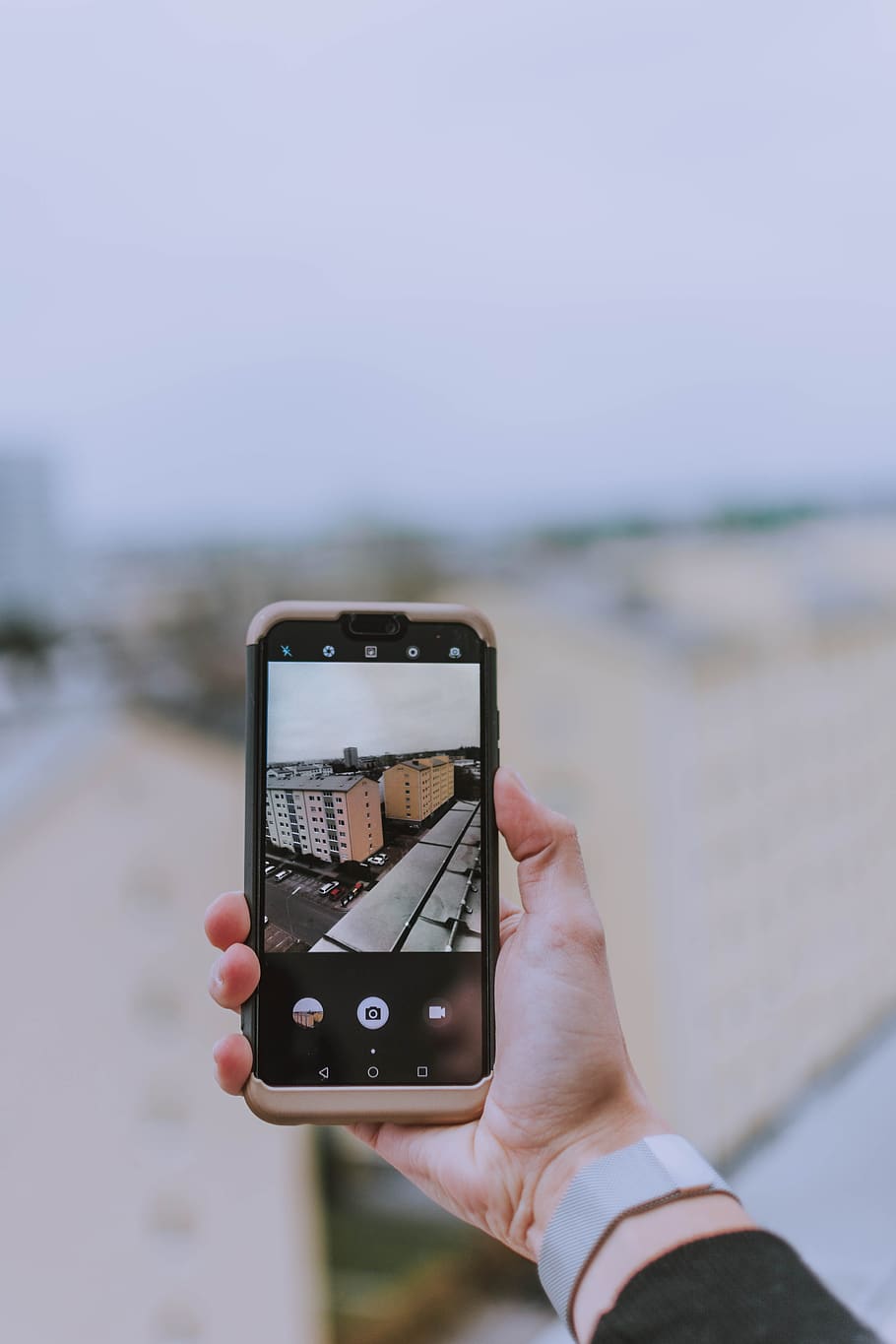 mobile phone, keep, hand, building, view, human hand, wireless technology HD wallpaper