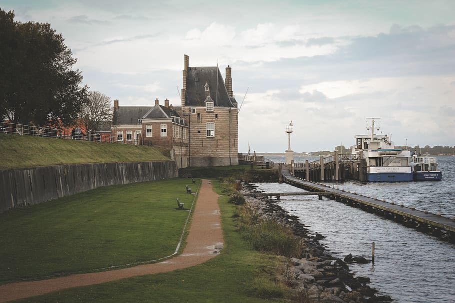 netherlands, veere, shore, web, boat, lake, ship, house, house by the lake HD wallpaper