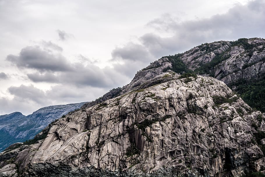 rock, cliff, mountain, sky, cloud - sky, beauty in nature, mountain range HD wallpaper