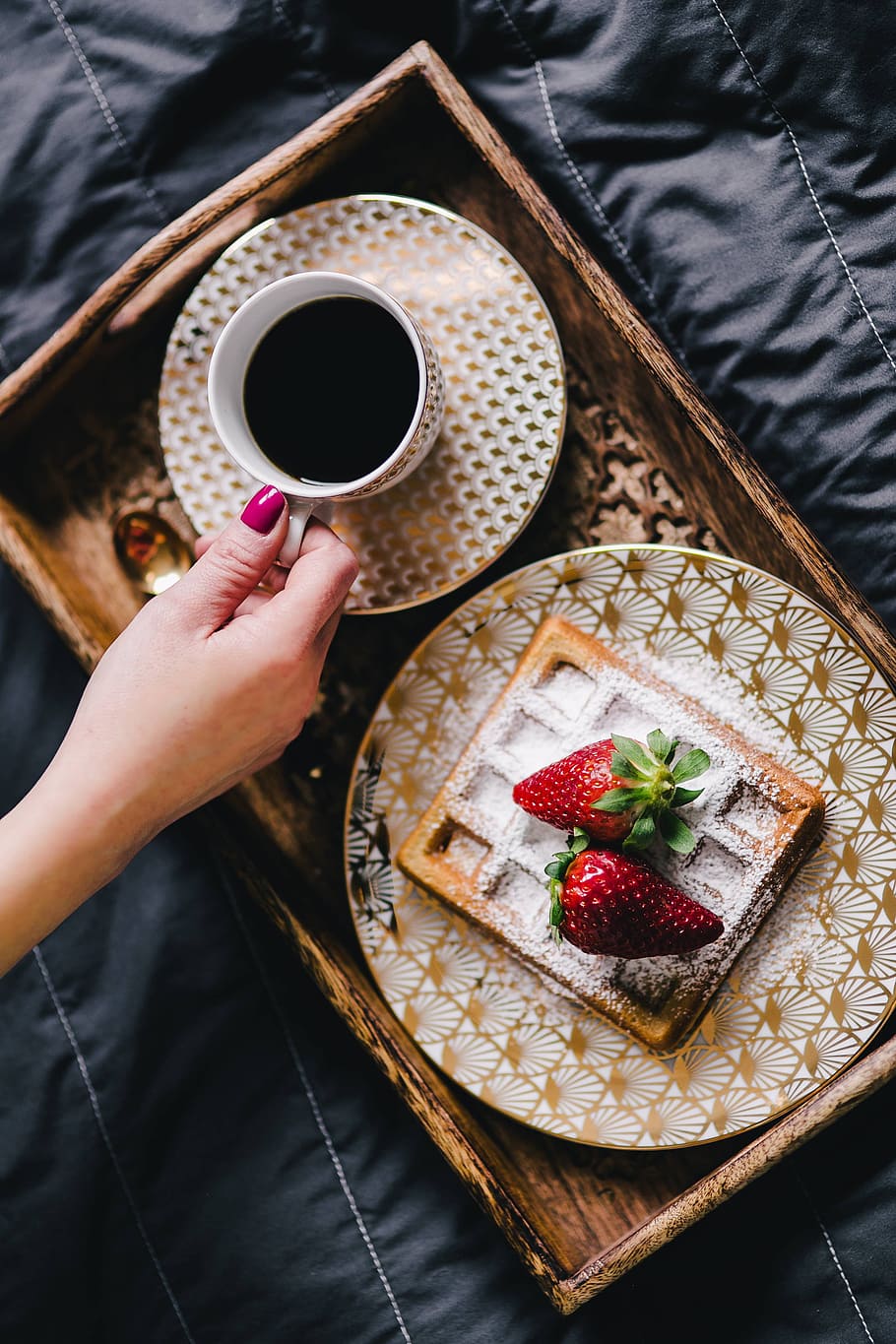 Saffle with strawberries and cup of coffee, fruit, cafe, bed HD wallpaper