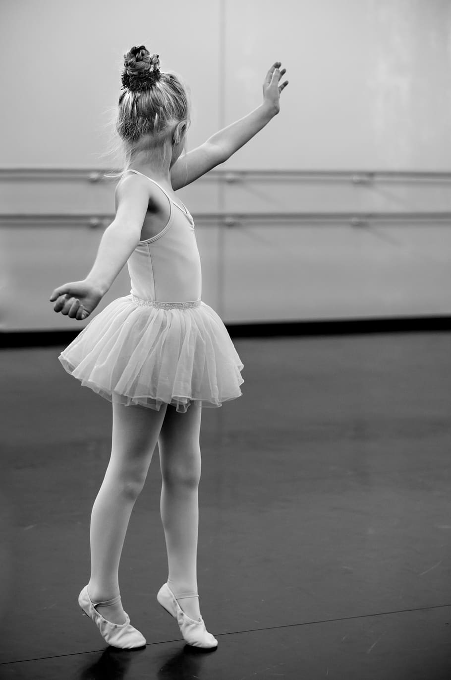 Grayscale Photography of Girl Doing Ballet, athlete, balance, HD wallpaper