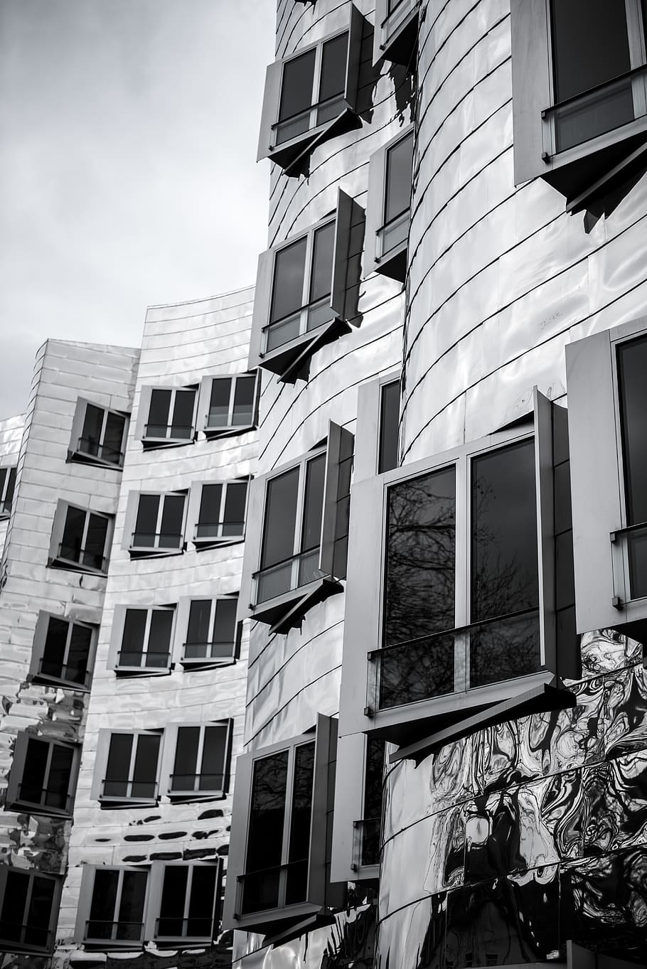 building exterior, architecture, built structure, window, low angle view HD wallpaper
