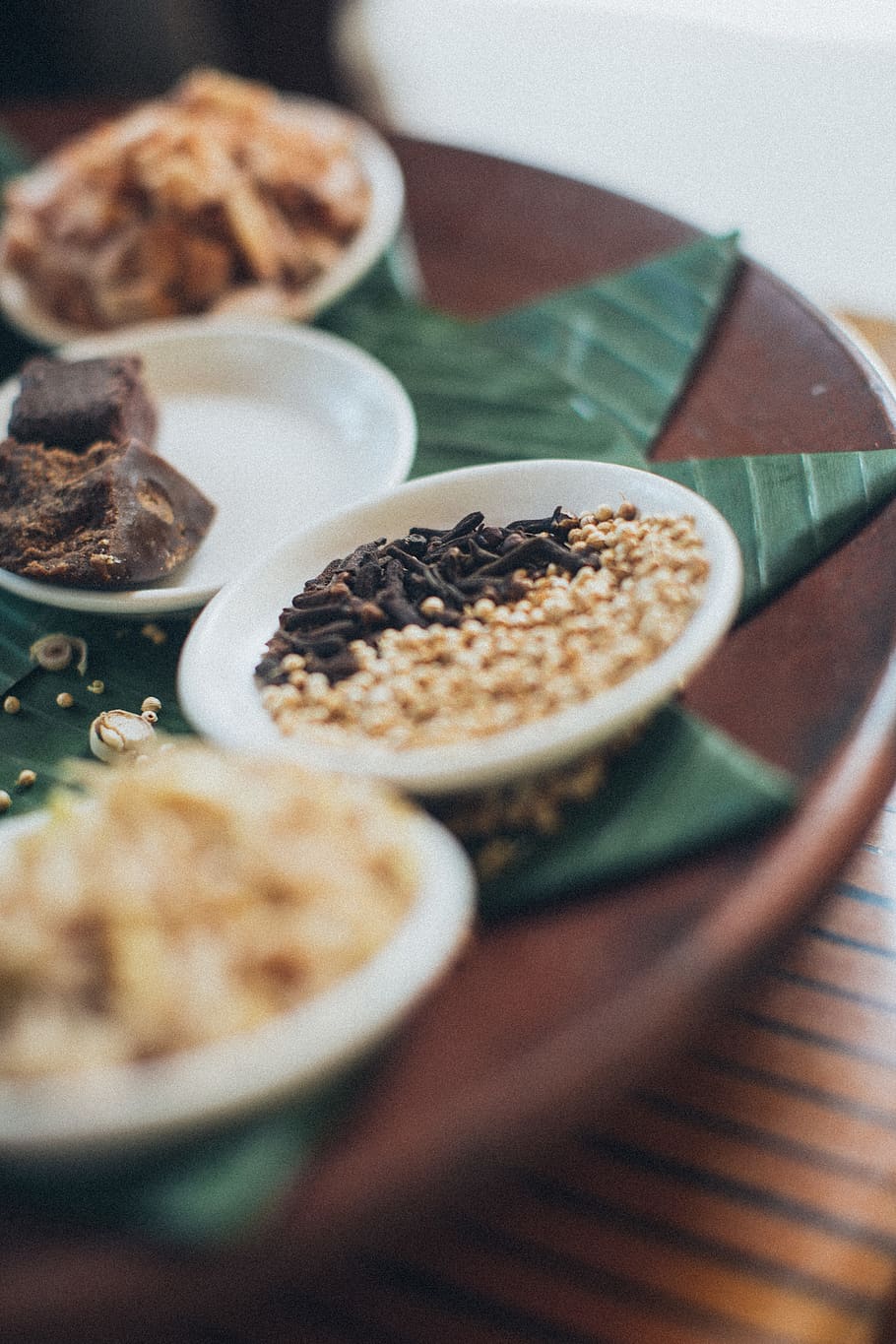 Food on Brown Plate, close-up, delicious, herbs, saucers, wooden HD wallpaper