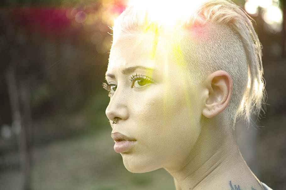Woman Looking Towards Left, blur, close-up, focus, hairstyle HD wallpaper