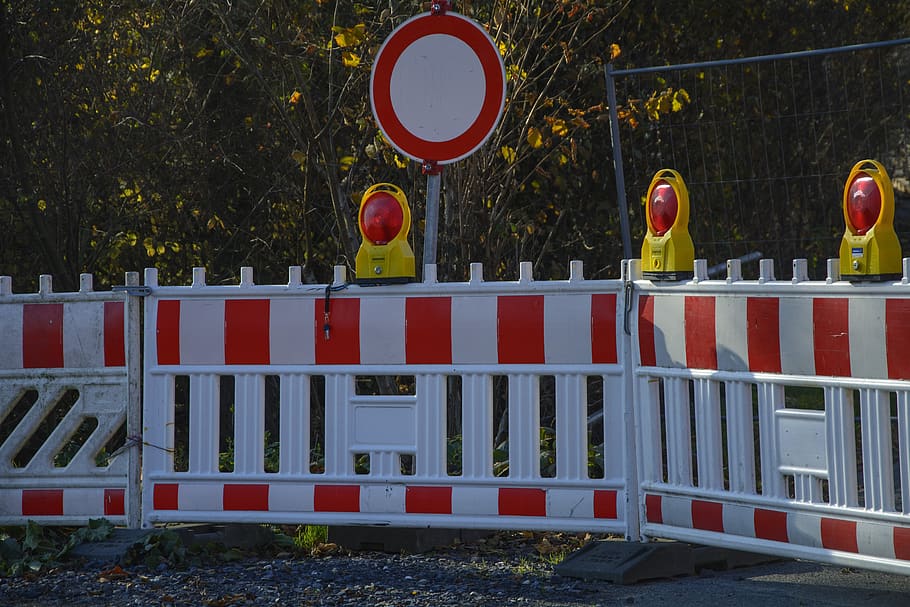 site, barrier, demarcation, warning, road works, yellow, lock HD wallpaper
