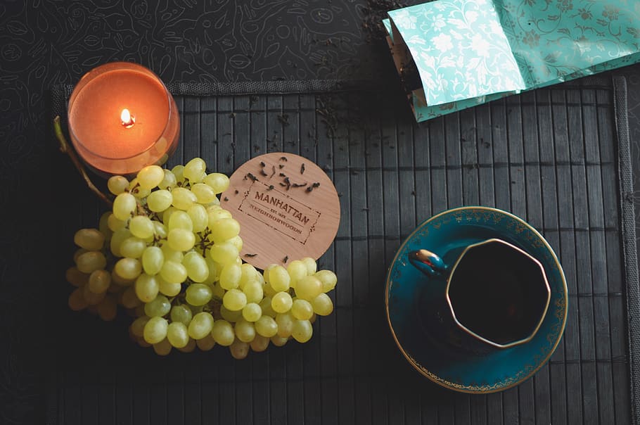 green grapes beside ceramic teacup, food and drink, fruit, table HD wallpaper