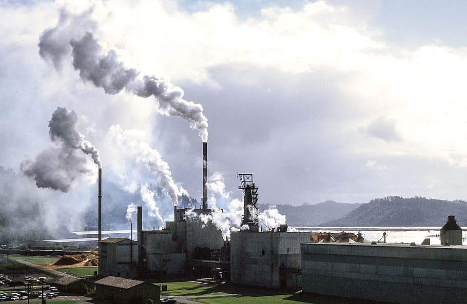 Smoke coming out from the reactors of Humboldt Bay Nuclear Power Plant in Eureka, California, HD wallpaper