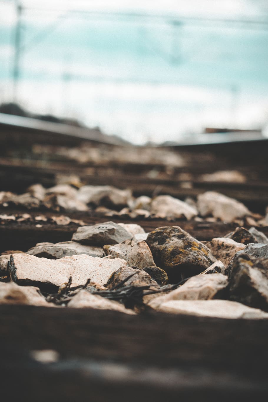 rubble, ground, road, dirt road, gravel, sky, rails, blue, stone HD wallpaper