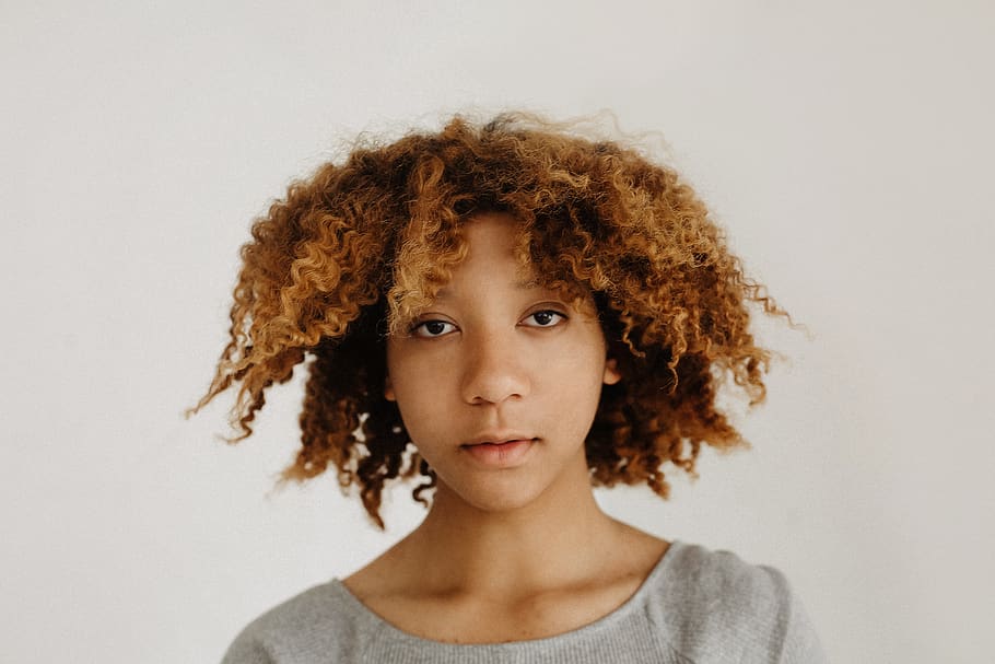 Woman Standing Beside Wall, afro, beautiful, beauty, child, curly hair HD wallpaper