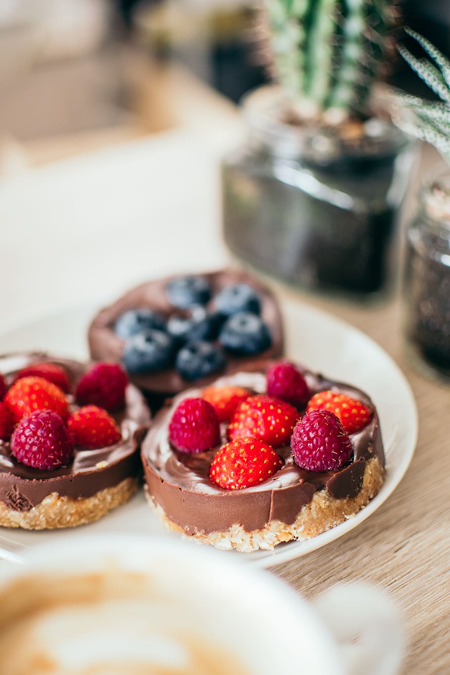 strawberry cookie, food and drink, berry fruit, freshness, sweet food HD wallpaper