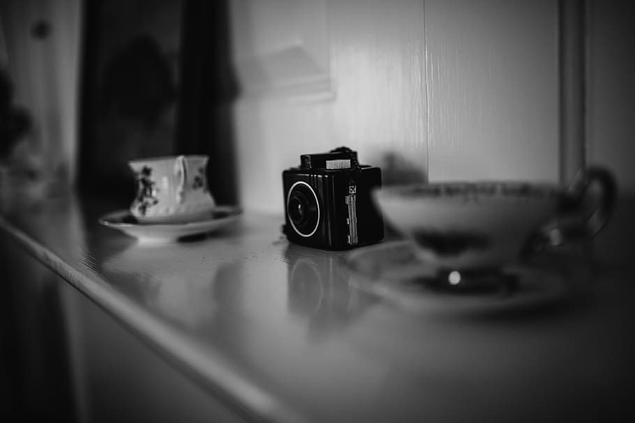 black land camera, electronics, cup, coffee cup, pottery, table, HD wallpaper
