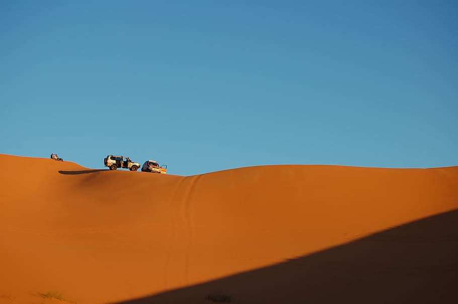 gray car parked on top of desert, sand, dune, sky, ridge, vehicle HD wallpaper