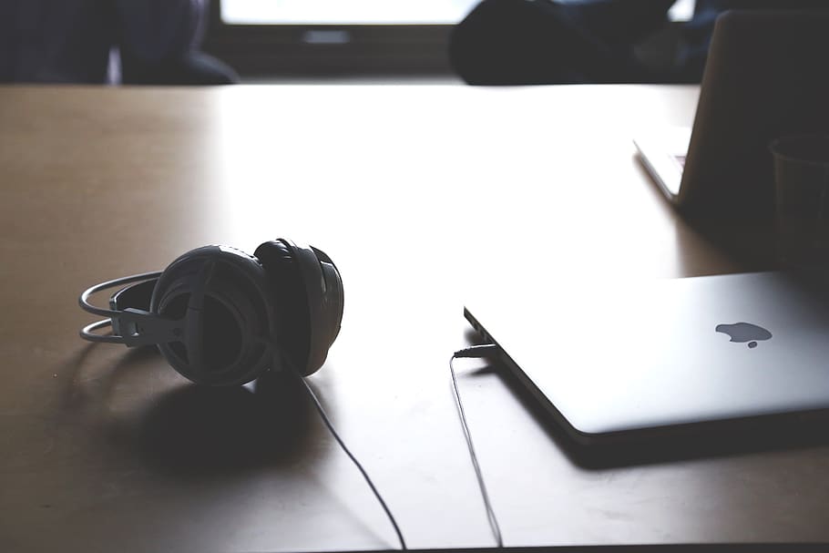 macbook, laptop, computer, technology, headphones, desk, office HD wallpaper