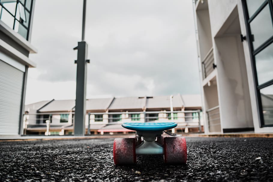 Close-up Photography of Skateboard, architecture, buildings, city HD wallpaper
