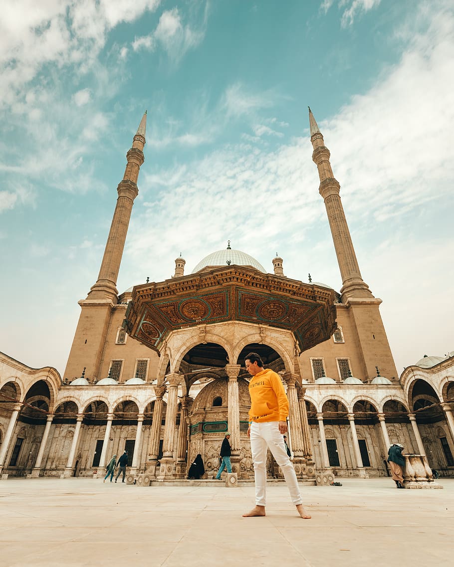 man standing near mosque, architecture, built structure, building exterior HD wallpaper